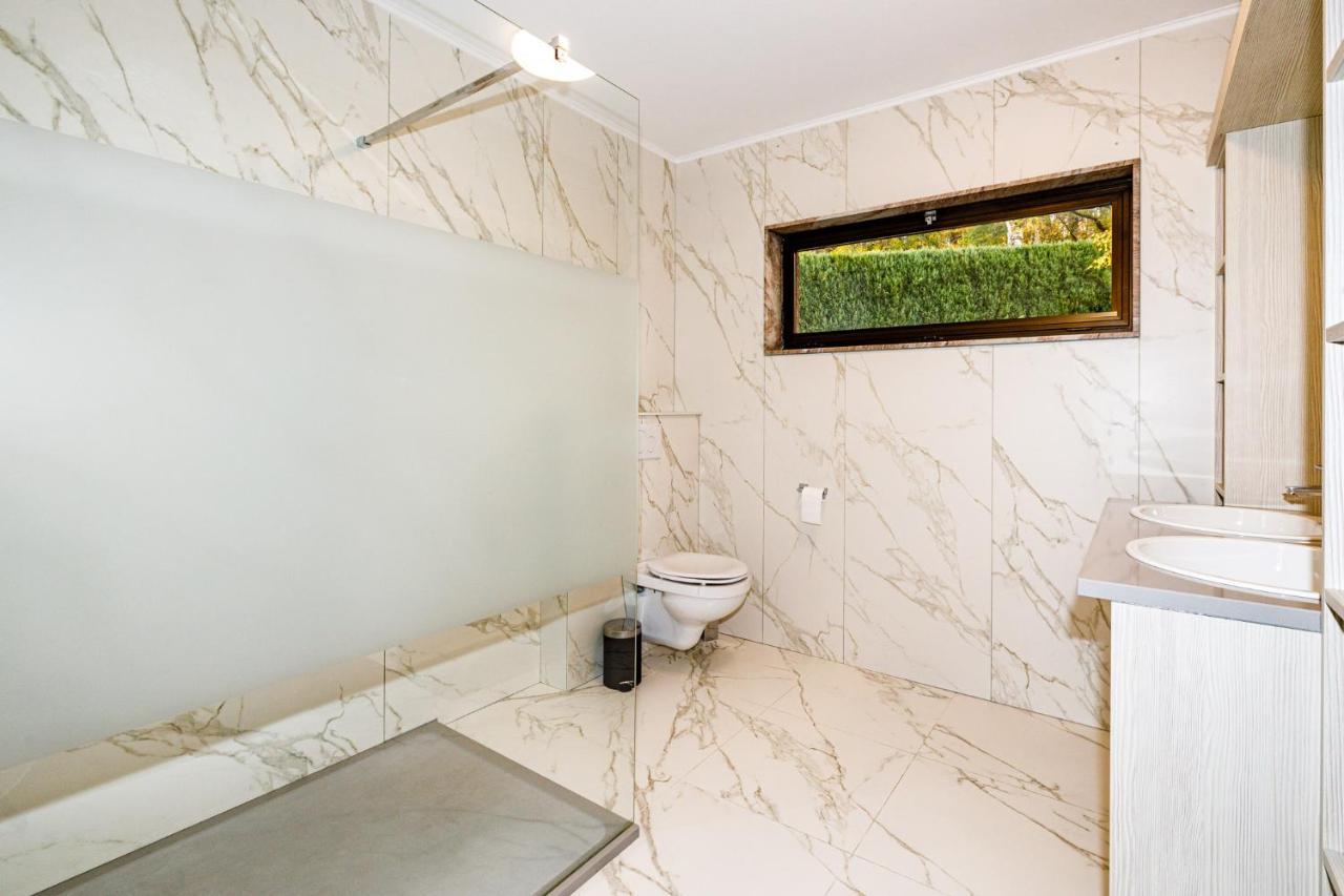 Luxueuse Et Spacieuse Villa Avec Sauna Et Piscine マルメディ エクステリア 写真