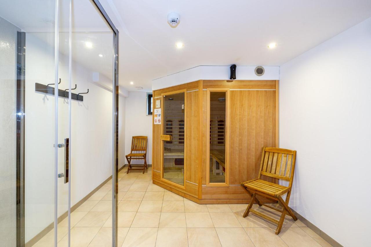 Luxueuse Et Spacieuse Villa Avec Sauna Et Piscine マルメディ エクステリア 写真