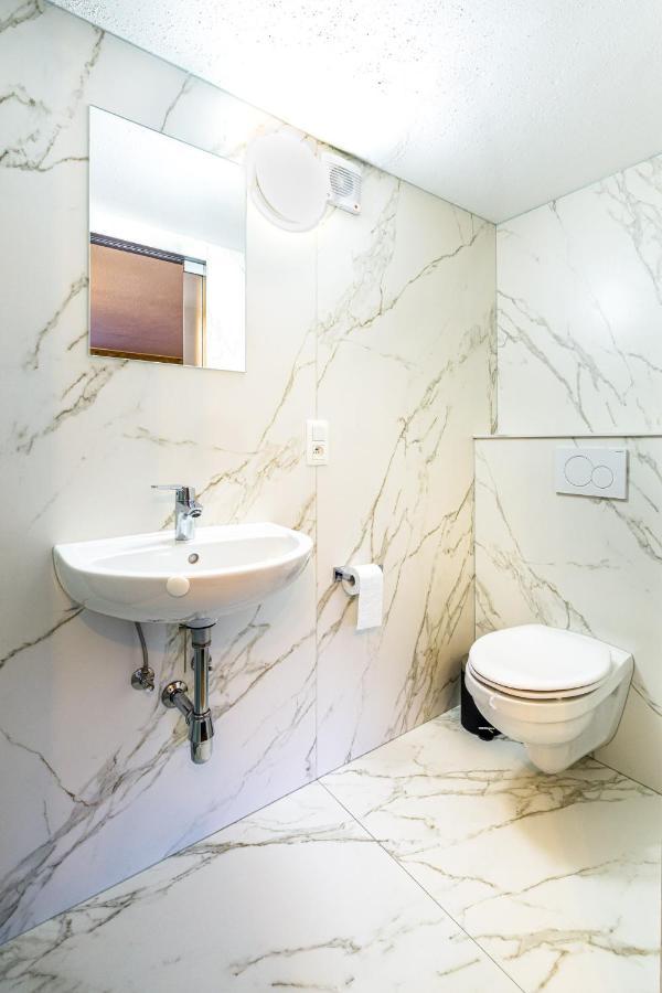 Luxueuse Et Spacieuse Villa Avec Sauna Et Piscine マルメディ エクステリア 写真